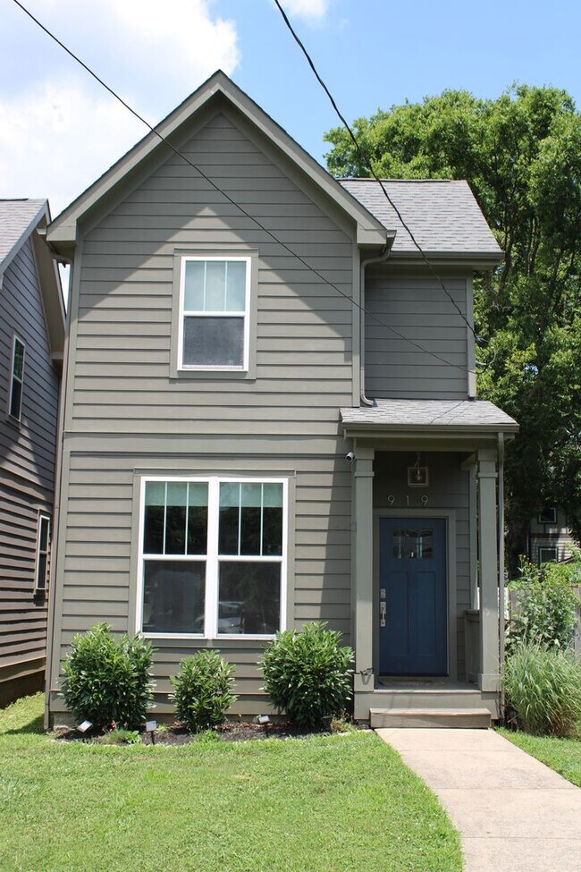 Building Photo - Great 3 bedroom / 2.5 bath Home in East Na...