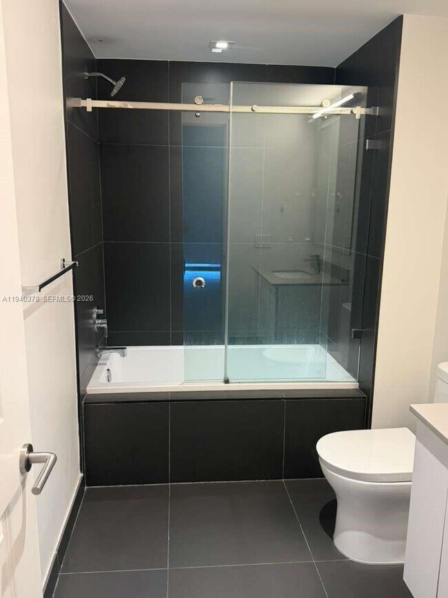 Building Photo - 1600 NE 1st Ave