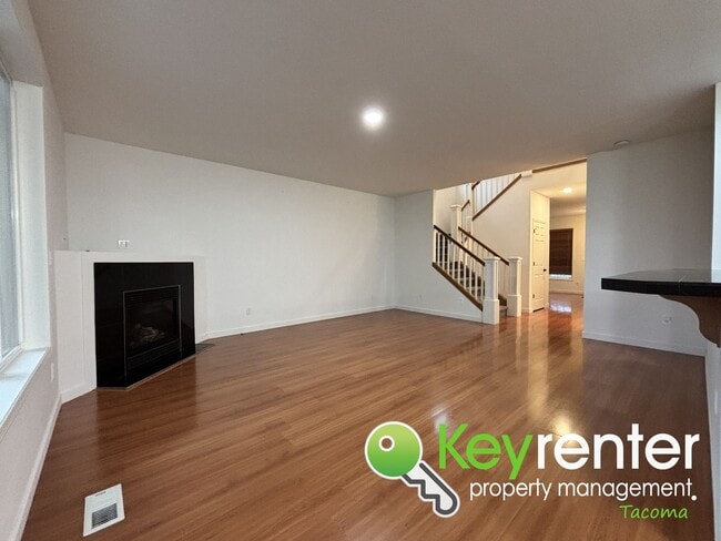 Building Photo - Beautiful 4 Bedroom 2.5 Bathroom Tacoma Home for Rent in Quiet Cul-De-Sac Community