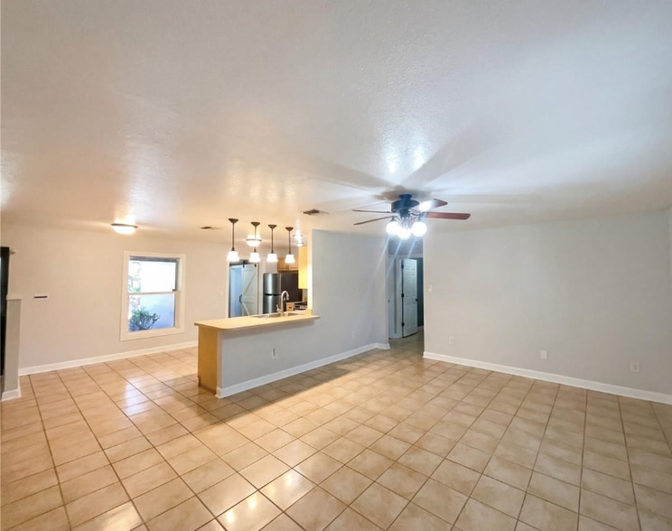 Building Photo - 2037 Recker Hwy