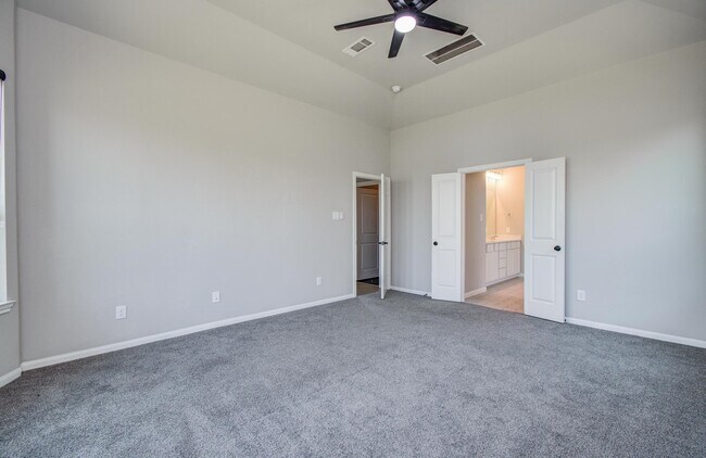 Building Photo - 800 Sarasota Shore Dr