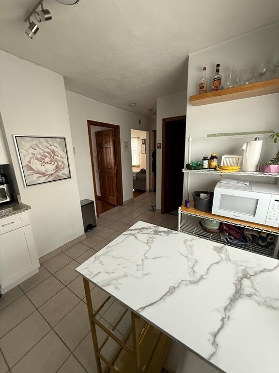 Building Photo - 585 Somerville Ave