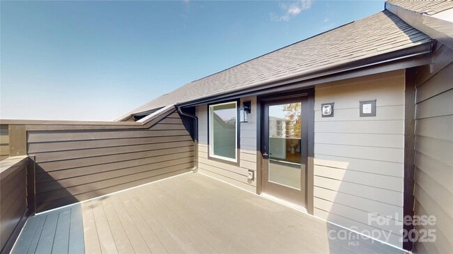 Building Photo - 407 Devender Ln