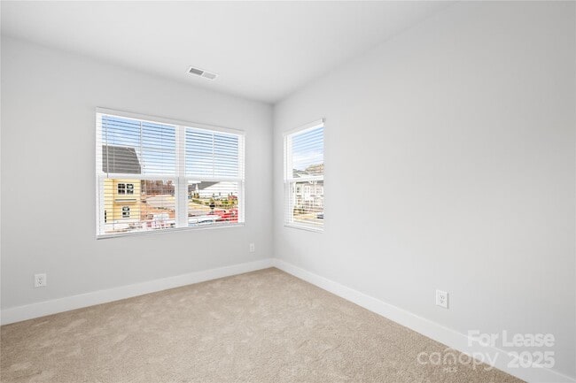 Building Photo - 9646 Munsing Dr