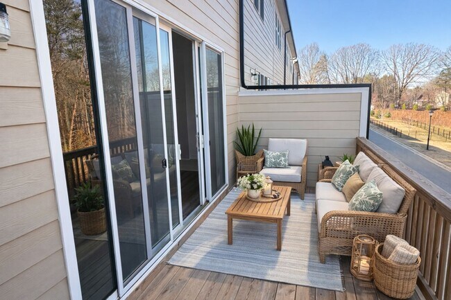 Building Photo - End-Unit Townhome w/3BR + 2-Car Garage + Balcony