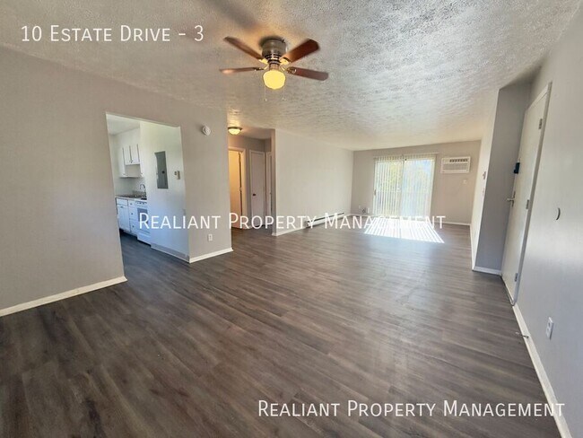 Building Photo - 10 Estate Dr