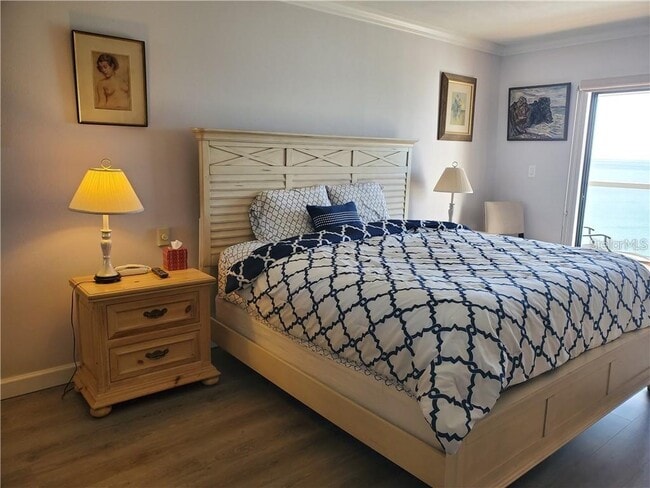 Building Photo - 1050 Longboat Club Rd