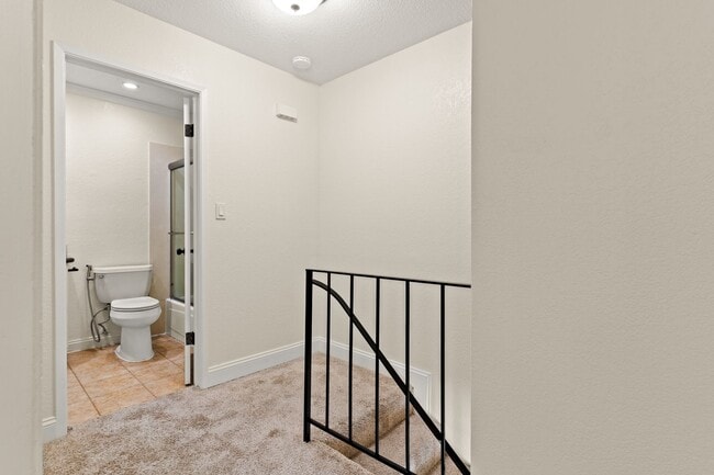 Building Photo - Pleasanton 2BD Townhouse w/ Granite Kitchen, Plank Floors, Community Amenities & Top Schools