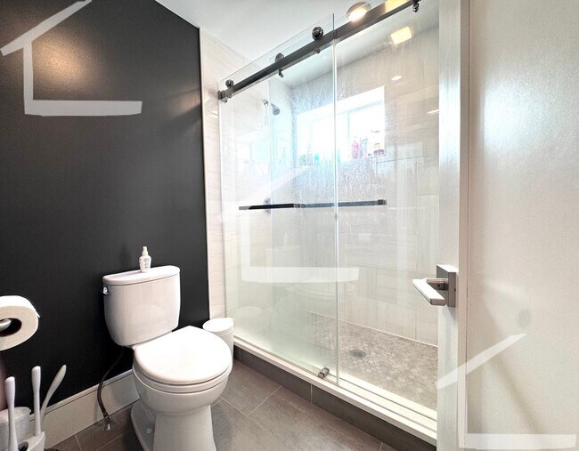 Building Photo - BEAUTIFUL BRAND NEW 4 BED 2 BATH IN BROOKLINE!!!!!