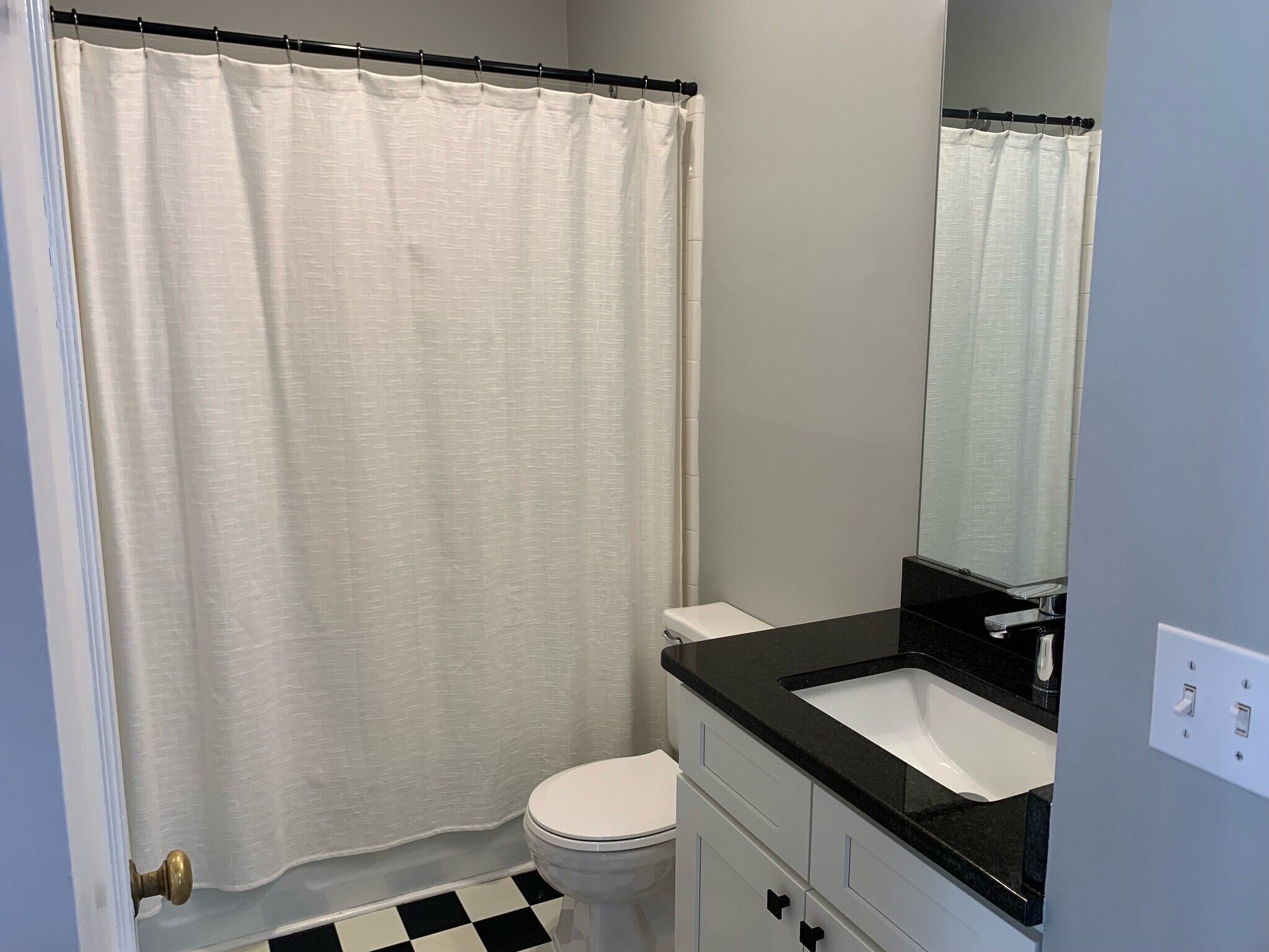 Building Photo - 315 S 5th Ave