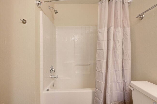 Building Photo - Stunning 3-Bedroom Home in Beautiful Piedmont Community!