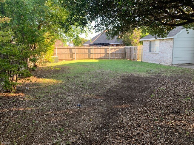 Building Photo - 3 br, 2 bath House - 1142 Robin Circle