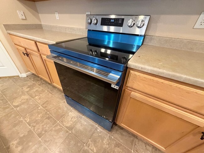 Building Photo - LEASING SPECIAL! Bright Open-Concept Condo with 1-Car Garage in Prime Commuter Location