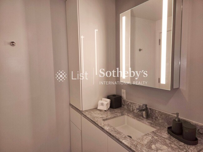 Building Photo - Aalii #1609 | Honolulu, HI