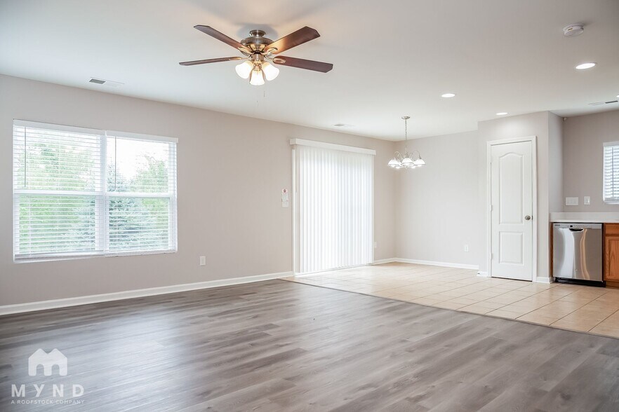 Building Photo - 10700 Parnie Ct