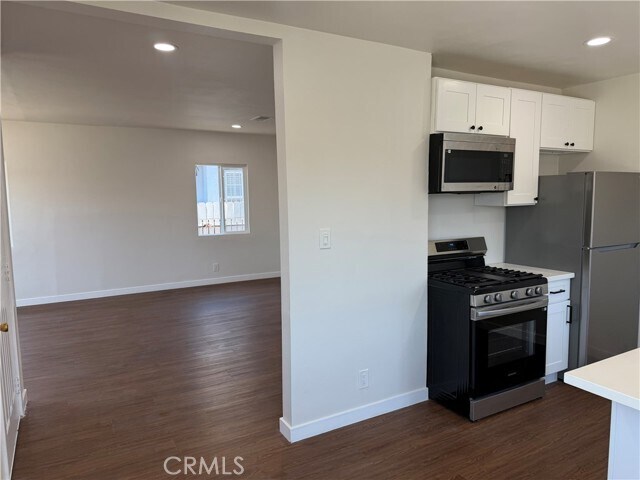Building Photo - 1327 W 89th St