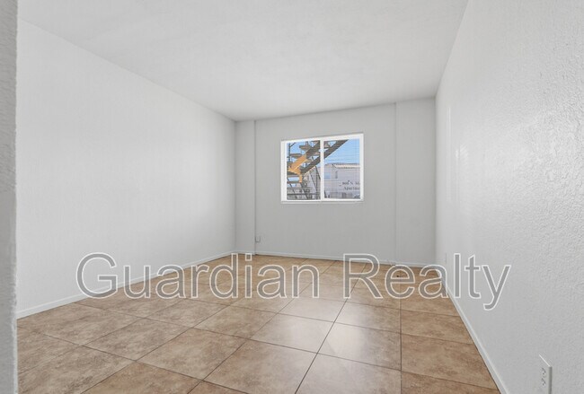 Building Photo - 801 N Major Ave