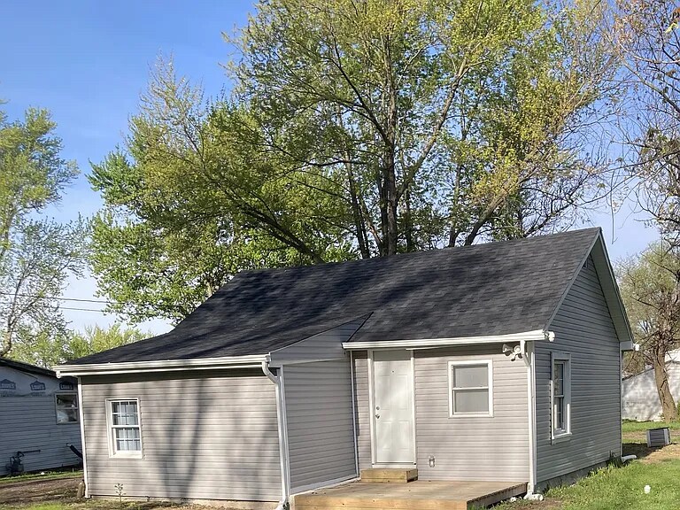 Building Photo - 1008 Shelby St