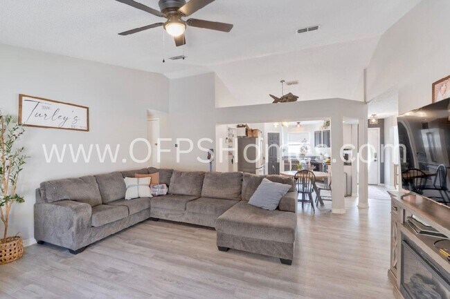 Building Photo - 405 Bobby Dr