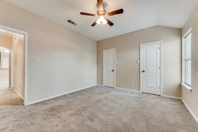 Building Photo - Attractive Duplex Unit in North Fort Worth