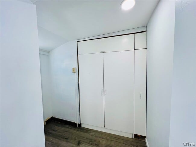 Building Photo - 140 E Oneida St