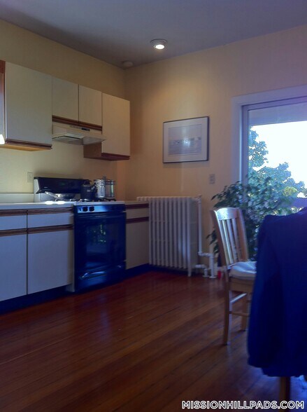 Building Photo - 100 Calumet St