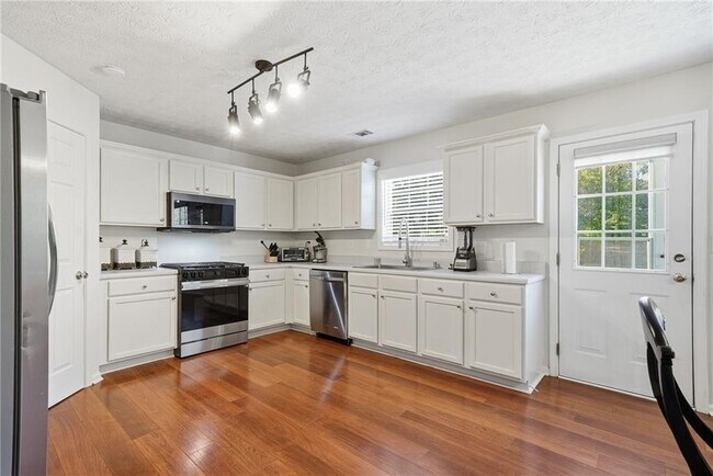 Building Photo - 3592 Kittery Dr SW