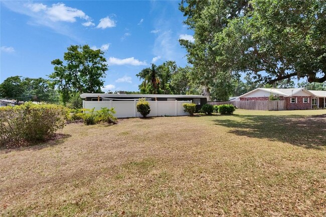 Building Photo - 802 W Russell Dr