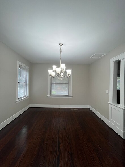 Building Photo - 611 E 37th St