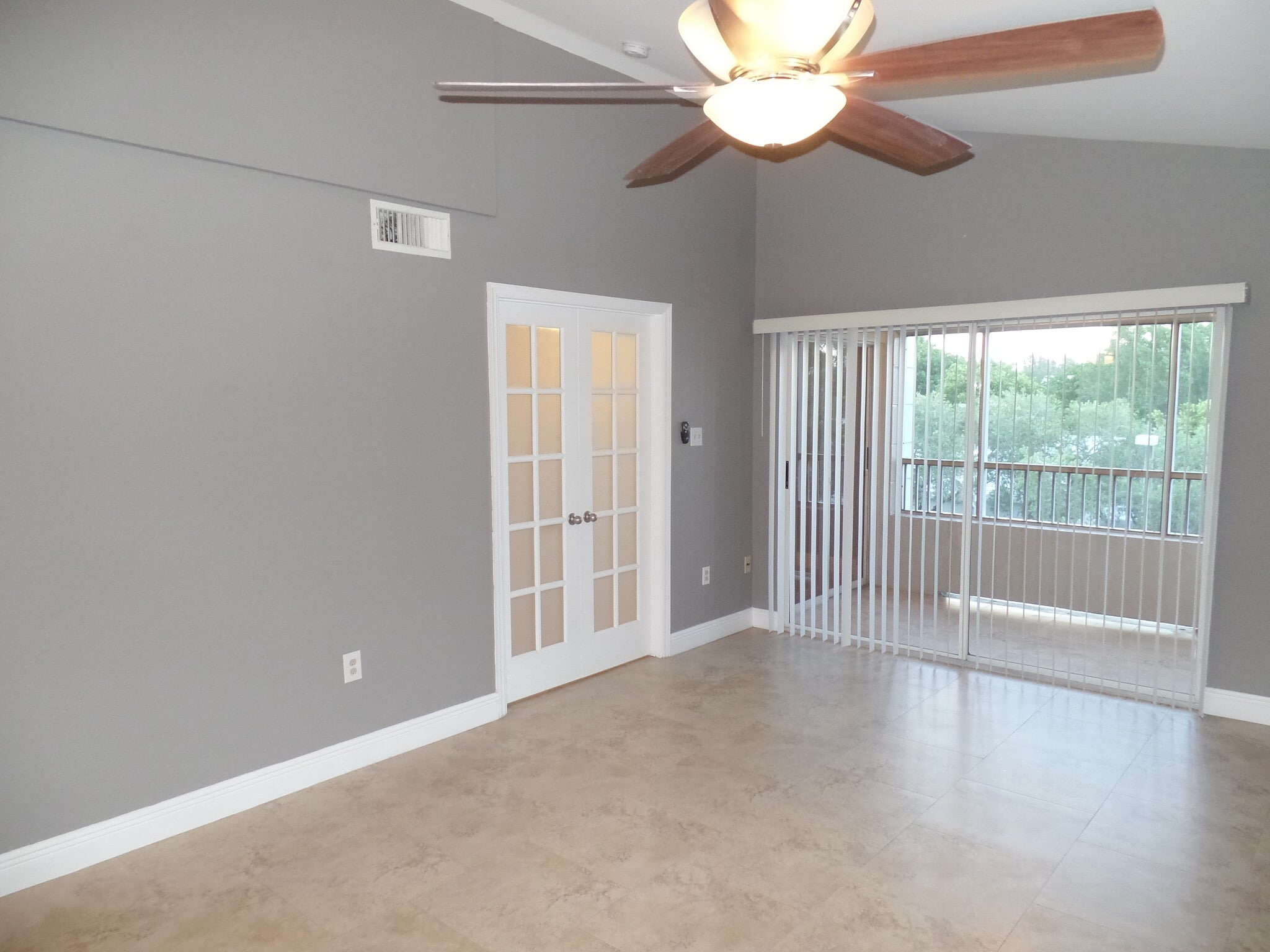 Building Photo - 2820 N Oakland Forest Dr