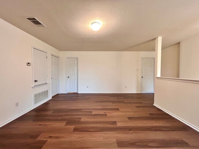 Building Photo - 102 Adamae Ln