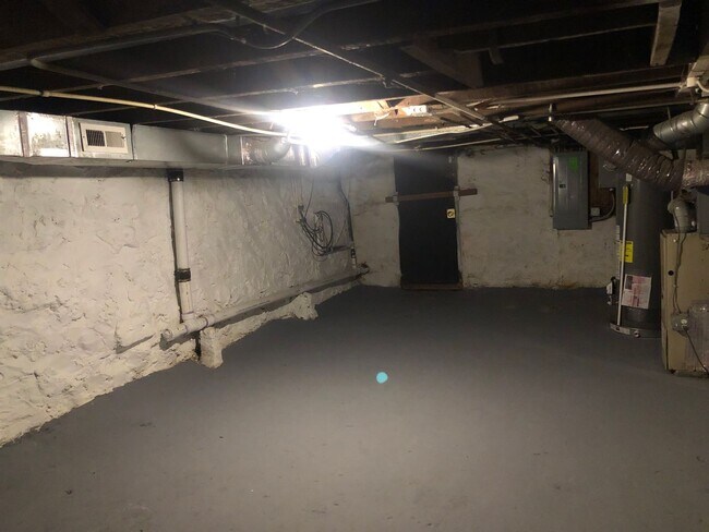 Building Photo - Recently Renovated 3 Bedroom In Mosher for...