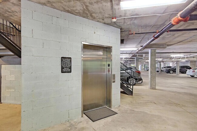 Building Photo - 2 Bedroom 2 Bathroom Condo at The Regatta ...