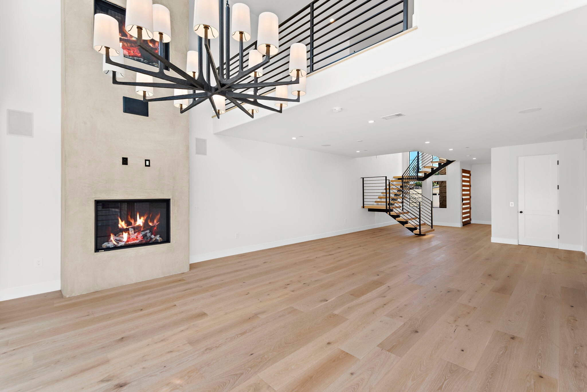 Building Photo - 207 W Avenida San Antonio