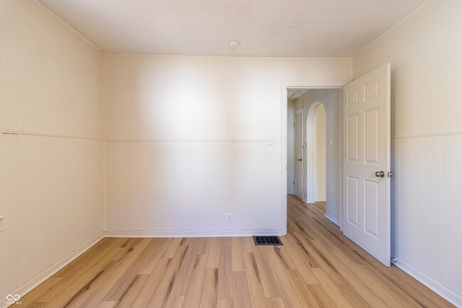 Building Photo - 1730 E 75th St