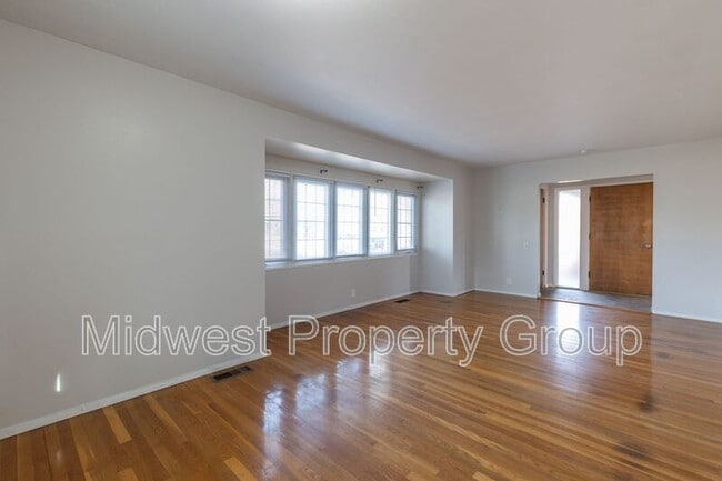 Building Photo - 3110 N Waterford Dr