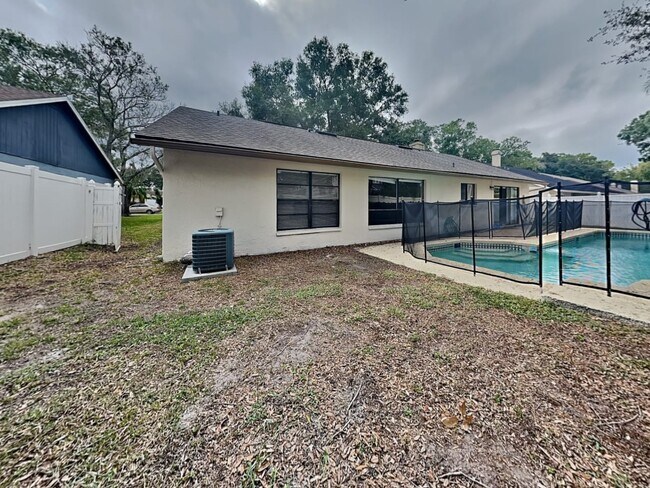 Building Photo - 15008 Redcliff Dr