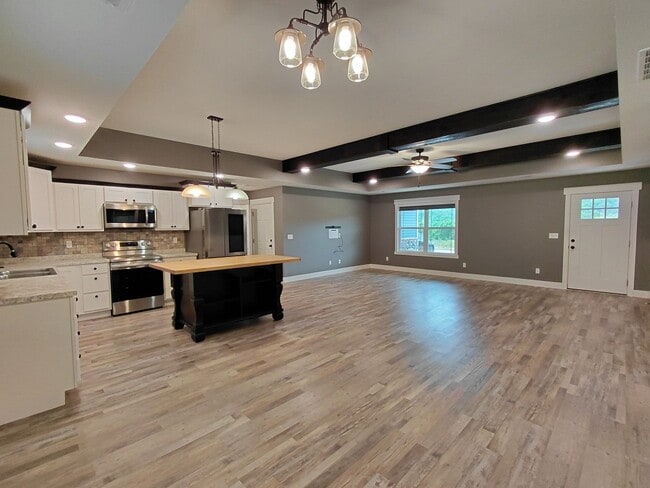 Building Photo - Beautiful home close to post