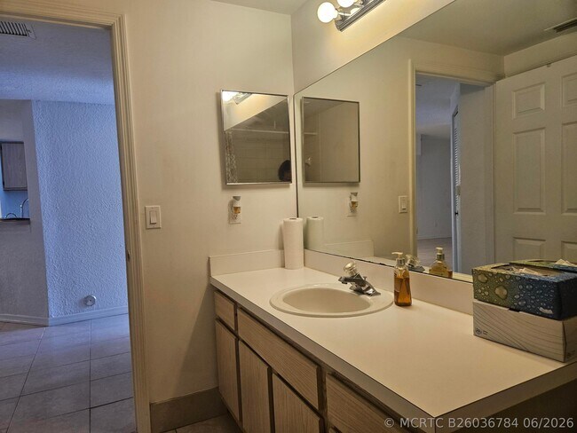 Building Photo - 781 SW 148th Ave