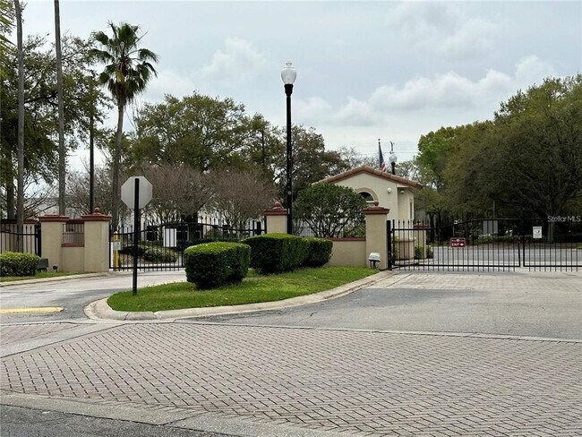 Building Photo - 827 Camargo Way