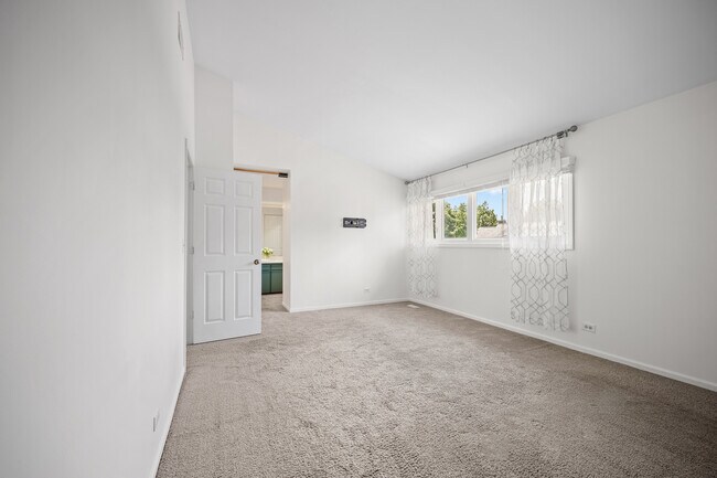 Building Photo - 720 Caliente Ct