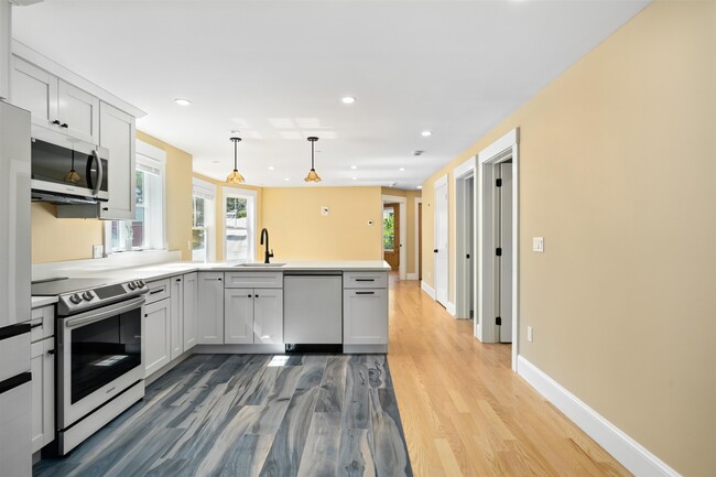 Building Photo - 8 Water St