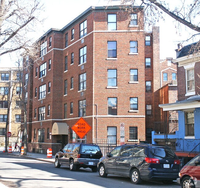 Exterior - Hiatt Place