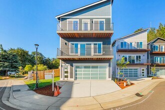 Building Photo - New Construction with a Water View