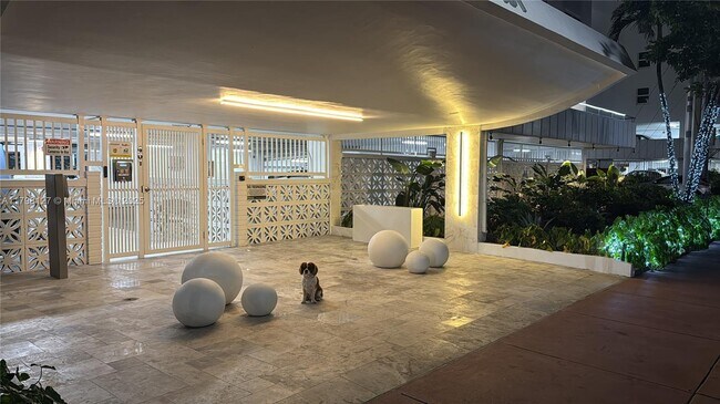 Building Photo - 401 Ocean Dr