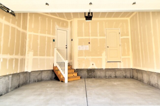 Building Photo - 16347 S Piston Ln
