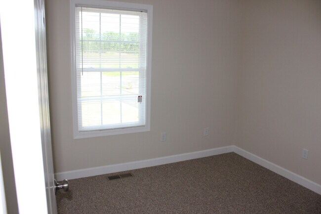 Building Photo - 3 Bedroom, 2.5 Bath Townhome for Rent