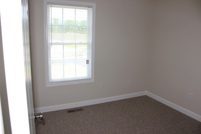 Building Photo - 816 Carson Cir