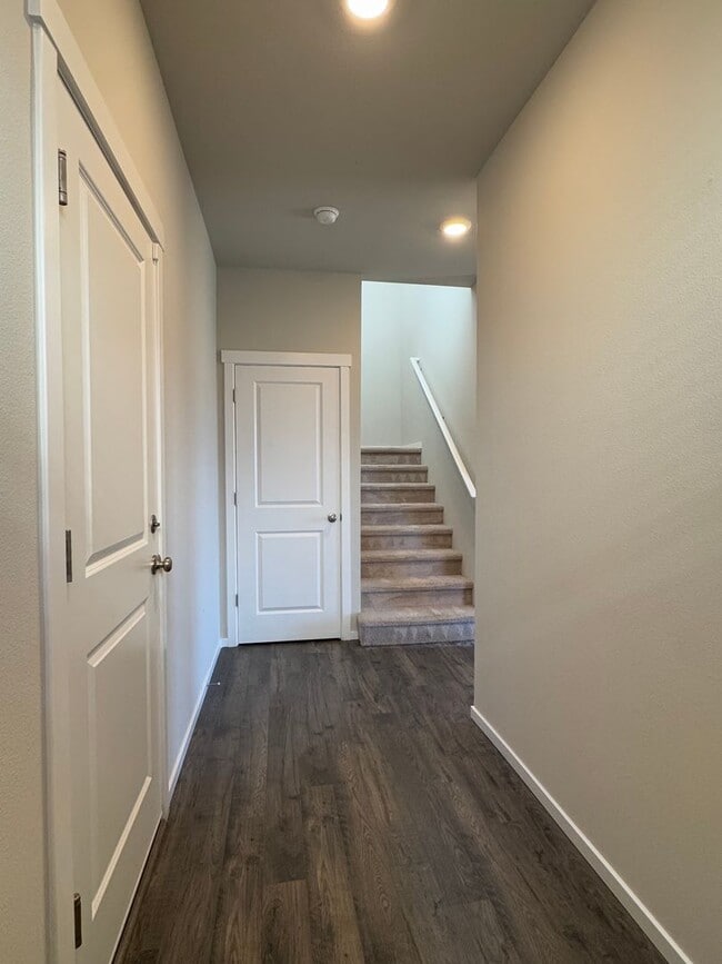 Building Photo - Spacious 4-Bedroom Home in a Great Neighborhood