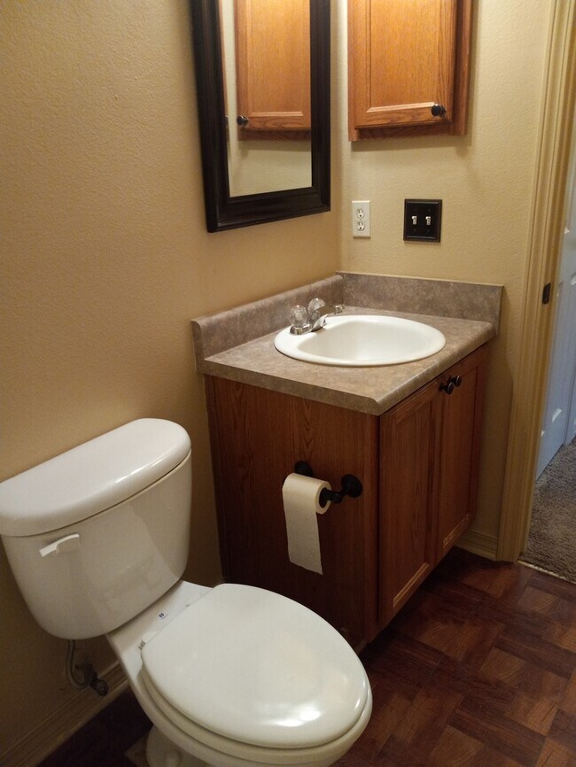 Building Photo - Cute patio home convenient to shopping and much more!